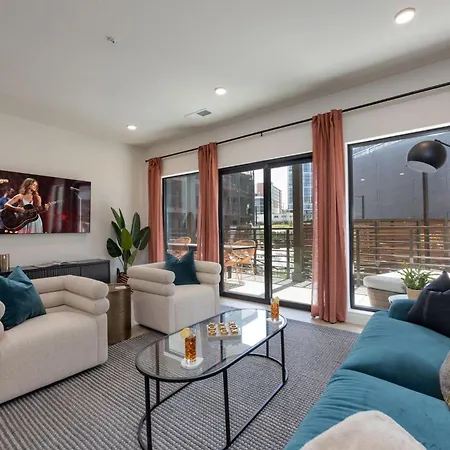Hyve - Boho Bliss - 3 Bedroom - Located In Sobro